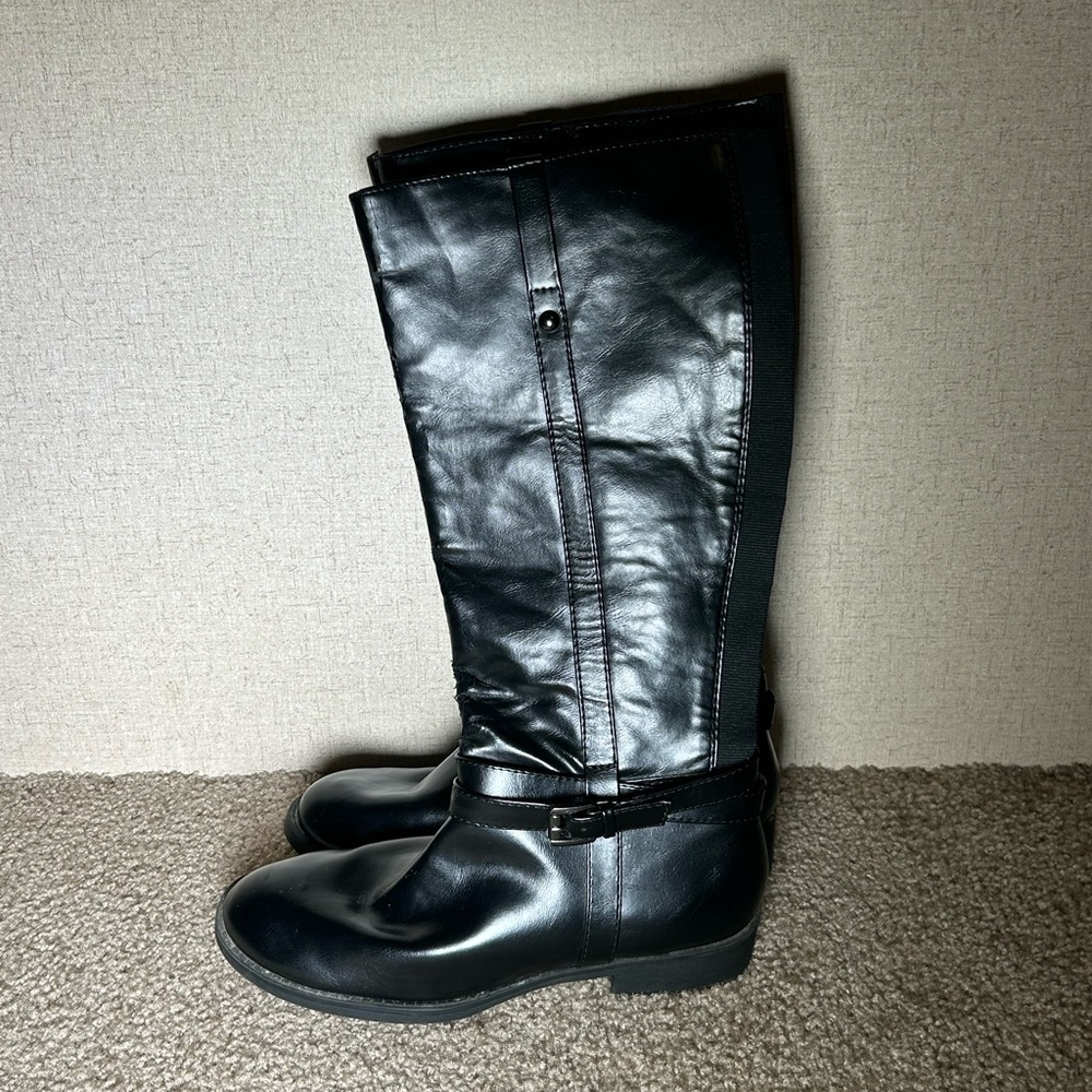 Hightop black leather boots